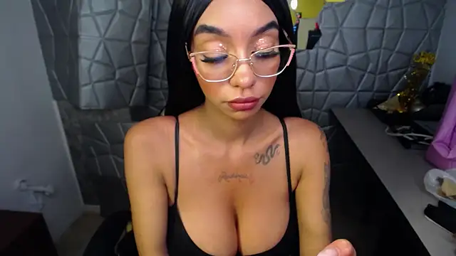 Tiffanny online show from March 2025 06:39:02 PM