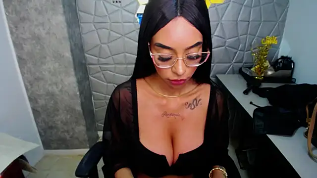 Tiffanny online show from March 2025 03:49:01 PM