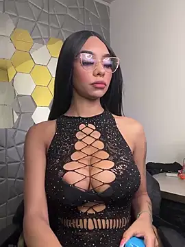 Tiffanny online show from March 2025 12:35:02 PM