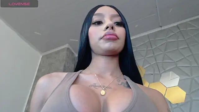 Tiffanny online show from October 2025 03:10:01 PM