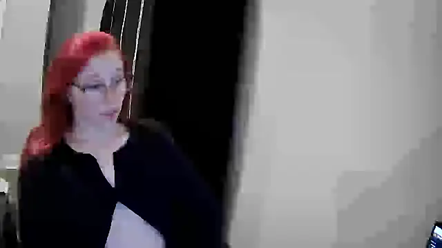 Snapshot of LilyFoxxx chatting on December 2024 05:16:01 AM LilyFoxxx online show from December 2024 05:16:01 AM