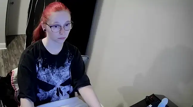 Snapshot of LilyFoxxx chatting on December 2024 05:28:02 AM LilyFoxxx online show from December 2024 05:28:02 AM