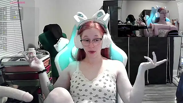 Snapshot of LilyFoxxx chatting on January 2025 03:53:02 AM LilyFoxxx online show from January 2025 03:53:02 AM