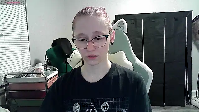 Snapshot of LilyFoxxx chatting on January 2025 04:26:01 AM LilyFoxxx online show from January 2025 04:26:01 AM