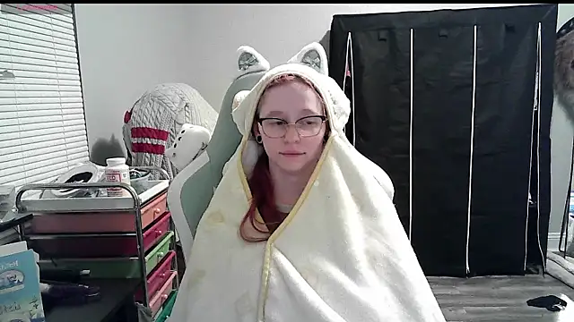Snapshot of LilyFoxxx chatting on January 2025 04:27:02 AM LilyFoxxx online show from January 2025 04:27:02 AM