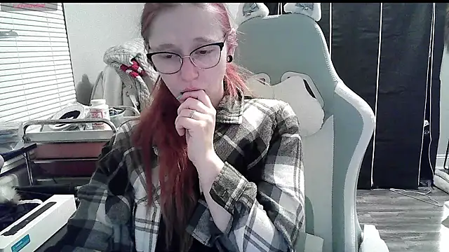 Snapshot of LilyFoxxx chatting on January 2025 04:18:01 AM LilyFoxxx online show from January 2025 04:18:01 AM