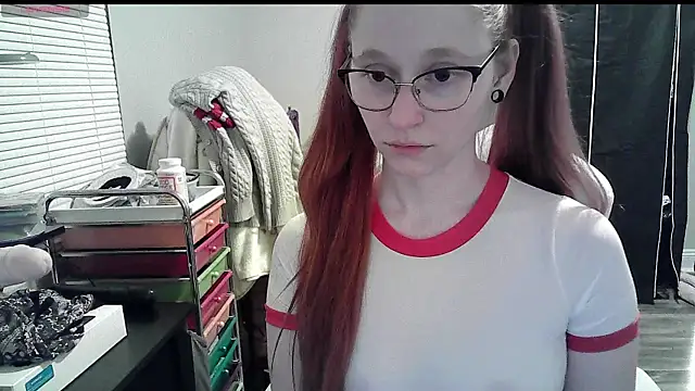 Snapshot of LilyFoxxx chatting on January 2025 03:54:01 AM LilyFoxxx online show from January 2025 03:54:01 AM