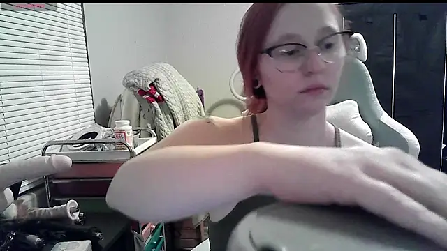 Snapshot of LilyFoxxx chatting on January 2025 04:12:01 AM LilyFoxxx online show from January 2025 04:12:01 AM
