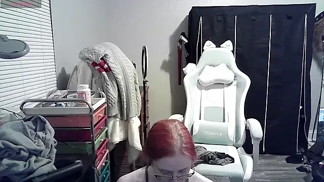 Snapshot of LilyFoxxx chatting on January 2025 07:15:01 AM LilyFoxxx online show from January 2025 07:15:01 AM