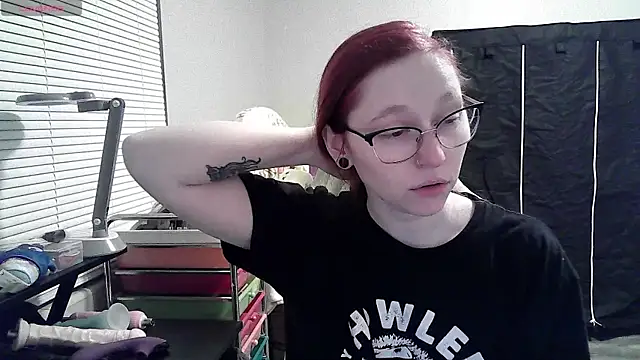 Snapshot of LilyFoxxx chatting on January 2025 04:05:01 AM LilyFoxxx online show from January 2025 04:05:01 AM