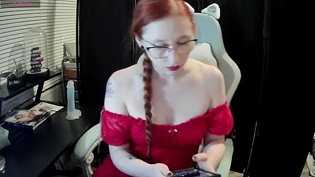 Snapshot of LilyFoxxx chatting on February 2025 04:06:01 AM LilyFoxxx online show from February 2025 04:06:01 AM