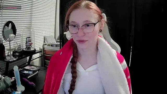 Snapshot of LilyFoxxx chatting on February 2025 04:23:02 AM LilyFoxxx online show from February 2025 04:23:02 AM