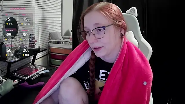 Snapshot of LilyFoxxx chatting on February 2025 04:29:01 AM LilyFoxxx online show from February 2025 04:29:01 AM
