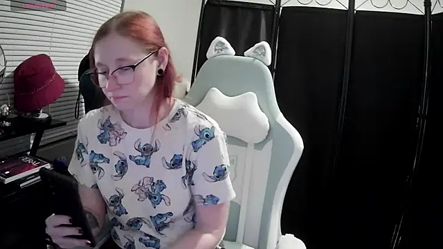 Snapshot of LilyFoxxx chatting on March 2025 03:26:01 AM LilyFoxxx online show from March 2025 03:26:01 AM