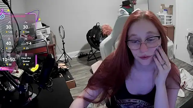 Snapshot of LilyFoxxx chatting on September 2025 03:17:02 AM LilyFoxxx online show from September 2025 03:17:02 AM