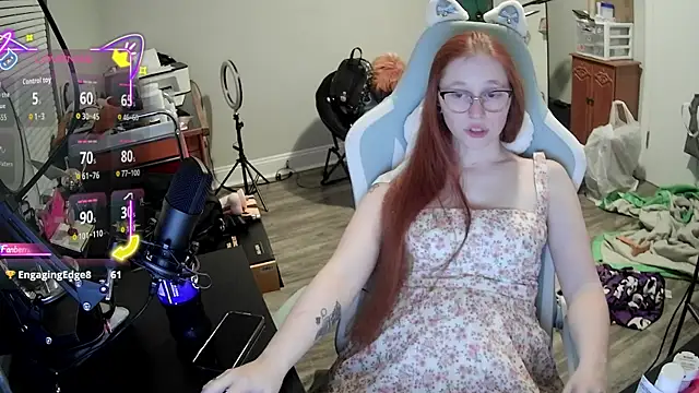 Snapshot of LilyFoxxx chatting on September 2025 03:21:01 AM LilyFoxxx online show from September 2025 03:21:01 AM