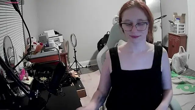 Snapshot of LilyFoxxx chatting on October 2025 03:12:02 AM LilyFoxxx online show from October 2025 03:12:02 AM