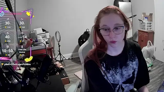 Snapshot of LilyFoxxx chatting on October 2025 03:25:03 AM LilyFoxxx online show from October 2025 03:25:03 AM
