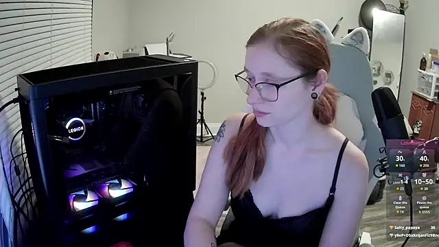 Snapshot of LilyFoxxx chatting on October 2025 03:18:02 AM LilyFoxxx online show from October 2025 03:18:02 AM