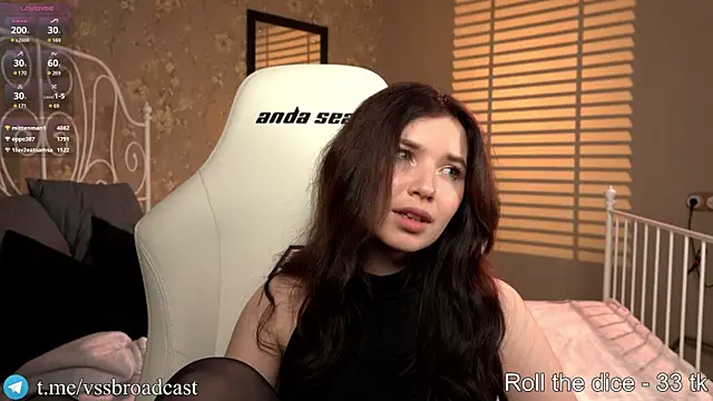 Hidden boobs online show from December 2024 04:25:01 PM