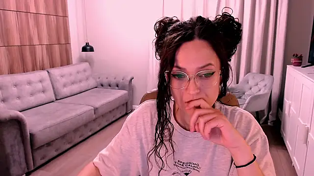 Snapshot of Amazingeyes88 chatting on June 2026 11:35:02 AM Amazingeyes88 online show from June 2026 11:35:02 AM