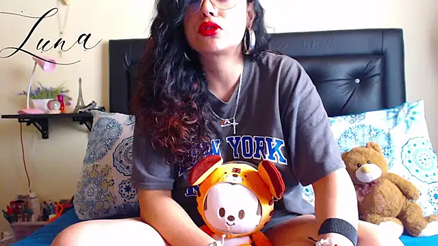 Lunavega1 online show from February 2026 04:33:01 PM