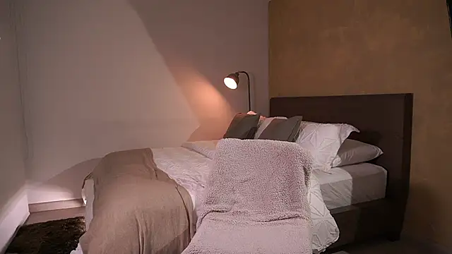 paulacora100 online show from February 2025 03:15:02 AM