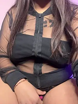 Snapshot of wildestcouplee chatting on January 2025 03:33:01 PM wildestcouplee online show from January 2025 03:33:01 PM