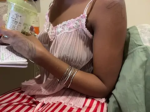 iveedie017 online show from November 2025 11:48:01 PM