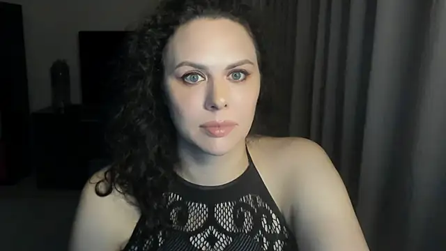 Snapshot of MollyCheiz chatting on June 2026 09:23:01 PM MollyCheiz online show from June 2026 09:23:01 PM