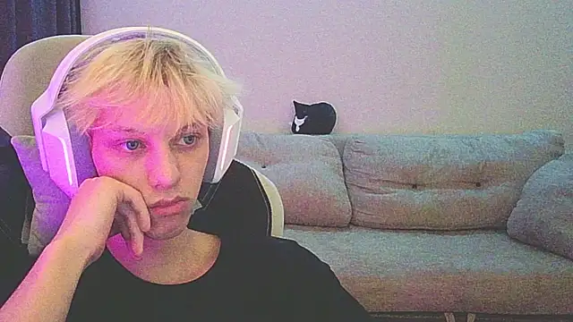 Ostin meow online show from December 2024 06:27:01 PM