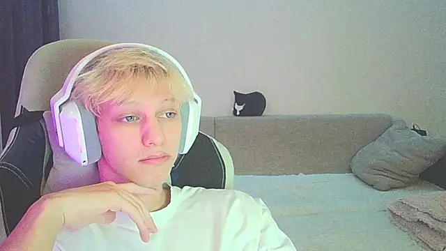 Ostin meow online show from December 2024 03:20:02 PM