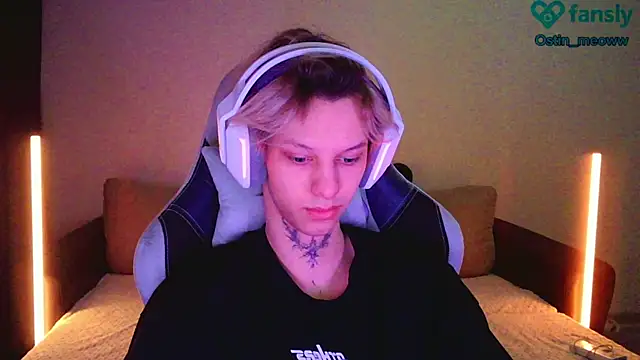 Ostin meow online show from February 2025 01:25:02 PM