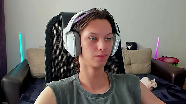 Ostin meow online show from March 2026 10:17:02 AM