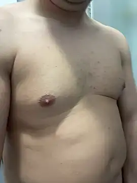 Snapshot of Tratto_bianco002 chatting on December 2024 07:00:02 PM Tratto bianco002 online show from December 2024 07:00:02 PM