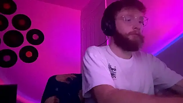 Snapshot of PrettyGinger chatting on November 2025 08:33:02 PM PrettyGinger online show from November 2025 08:33:02 PM