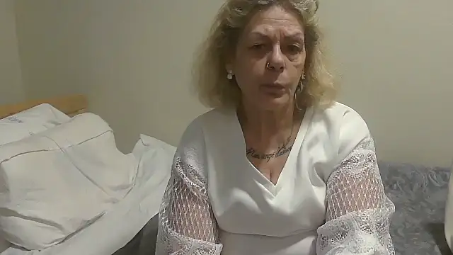 housewife shantie online show from October 2025 08:45:02 AM