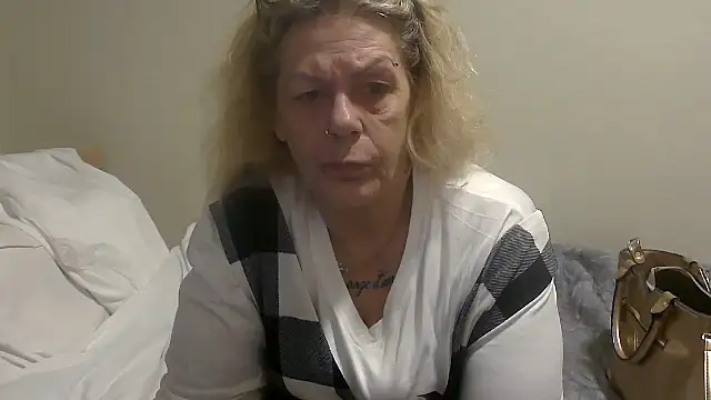 housewife shantie online show from October 2025 06:45:02 AM