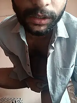 Snapshot of Vignesh3246 chatting on January 2026 05:01:02 AM Vignesh3246 online show from January 2026 05:01:02 AM