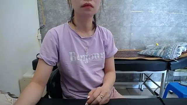 Snapshot of HotQueen chatting on September 2025 03:50:01 AM HotQueen online show from September 2025 03:50:01 AM