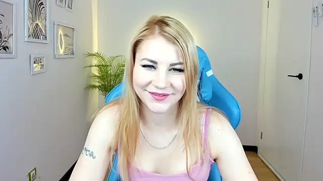 Snapshot of Ver_0nika chatting on December 2024 08:37:02 AM Ver 0nika online show from December 2024 08:37:02 AM