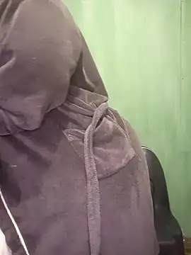 curvyloneah75 online show from April 2026 03:01:02 PM