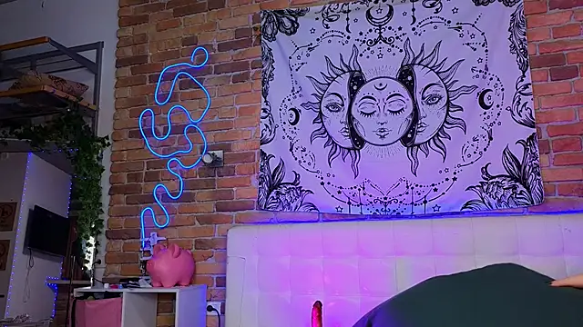 Snapshot of LinaQik chatting on February 2025 08:04:02 PM LinaQik online show from February 2025 08:04:02 PM