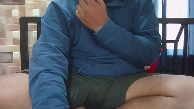 Snapshot of Uncut_daddy247 chatting on December 2025 06:41:02 AM Uncut daddy247 online show from December 2025 06:41:02 AM