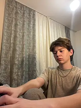 Snapshot of W_N_G_S chatting on February 2025 10:28:02 PM W N G S online show from February 2025 10:28:02 PM