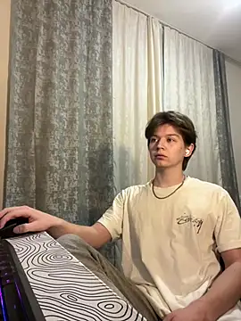 Snapshot of W_N_G_S chatting on February 2025 12:16:01 AM W N G S online show from February 2025 12:16:01 AM