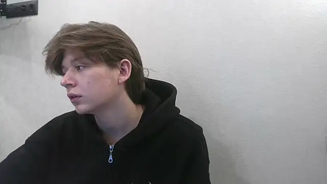 Snapshot of W_N_G_S chatting on September 2025 12:37:02 AM W N G S online show from September 2025 12:37:02 AM