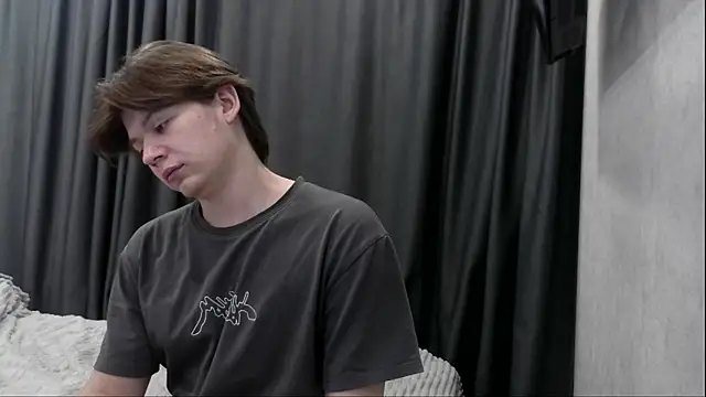 Snapshot of W_N_G_S chatting on October 2025 04:57:02 AM W N G S online show from October 2025 04:57:02 AM