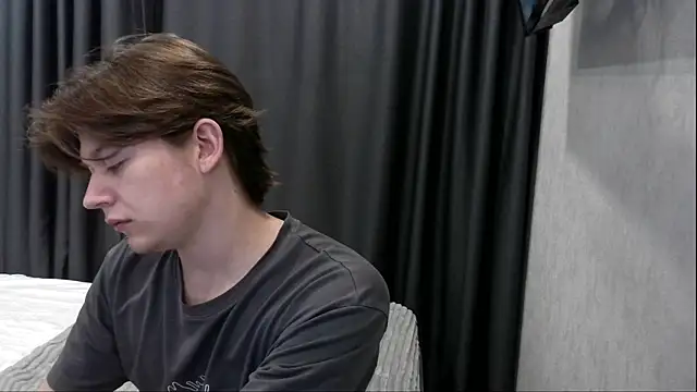 Snapshot of W_N_G_S chatting on October 2025 10:43:02 PM W N G S online show from October 2025 10:43:02 PM