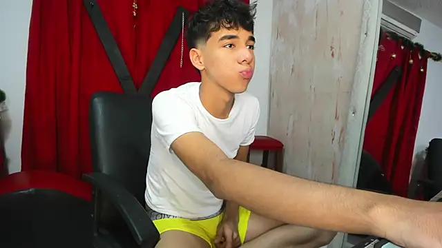 Snapshot of Harry_LatinBoy chatting on December 2024 09:37:01 PM Harry LatinBoy online show from December 2024 09:37:01 PM